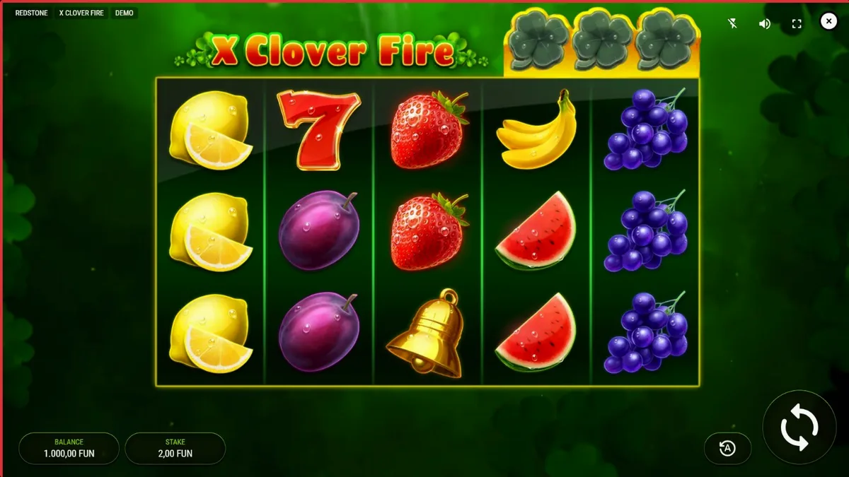 Interface vibrante do slot X Clover Fire com símbolos de frutas e trevos brilhantes